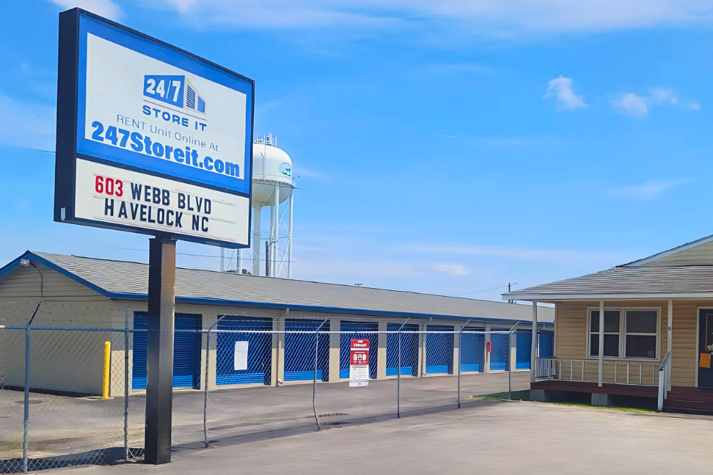 Self storage with security fence in Havelock North Carolina
